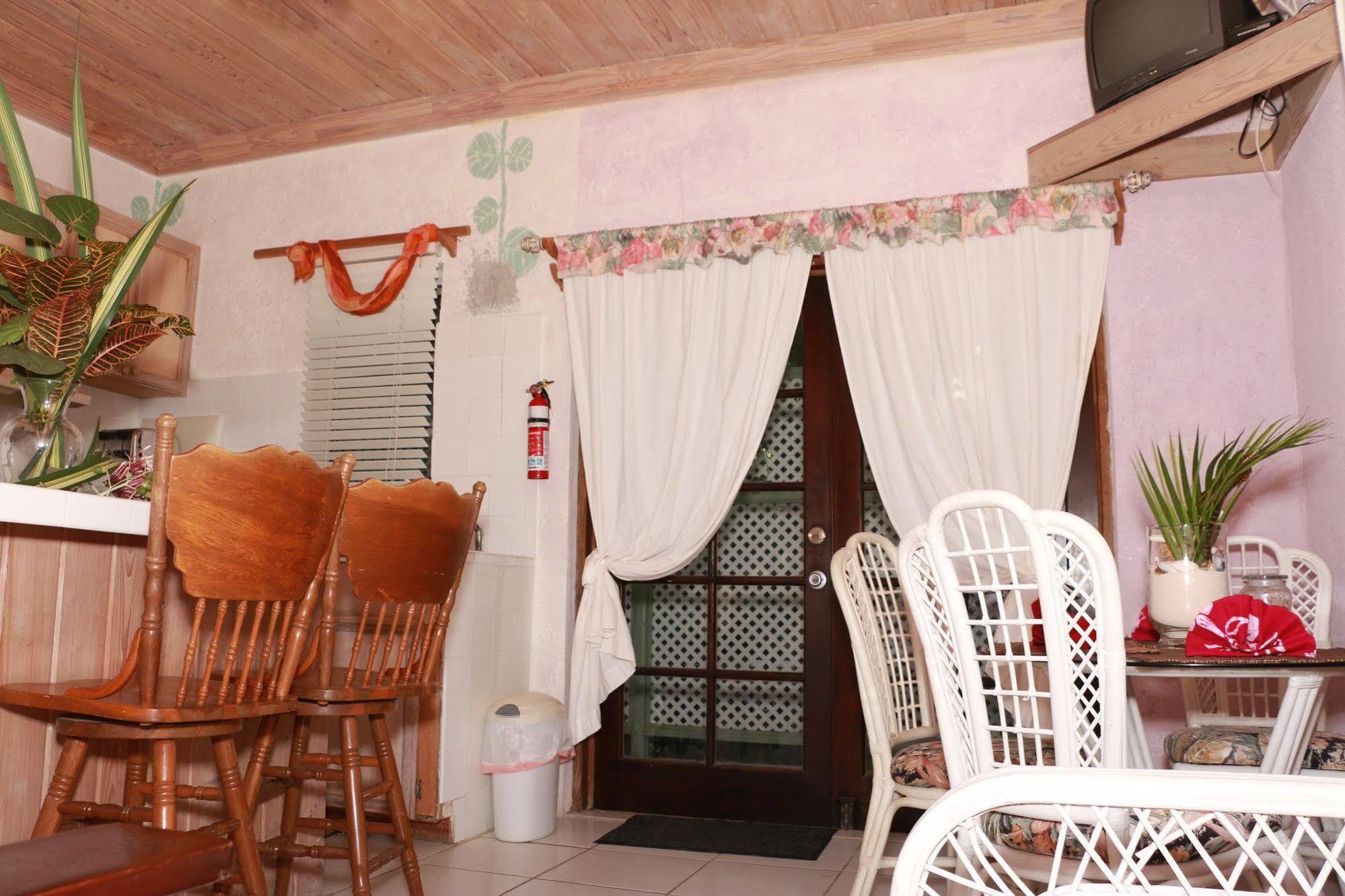 The Sugar Apple Lodging Dunmore Town Luaran gambar
